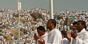 حجاج في عرفات هل صيام عرفة مسنون للحاج وغيره ؟