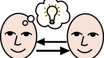 رسم توضيحي لشخصين يتبادلان الأفكار، مع وجود فكرة مضيئة في فقاعة تفكير فوق أحدهما. يرمز الرسم إلى التواصل والتعاون الفكري.