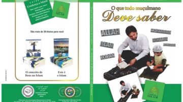 غلاف كتاب يتضمن العنوان "ما يجب أن يعرفه المسلم" من تأليف الدكتور عبد الله المسل و الدكتور صلاح السساوي. يظهر في التصميم كتب عن الإسلام وصورة لرجل يقرأ القرآن. يتضمن التصميم عناصر بصرية مرتبطة بالإسلام مثل الألوان الخضراء والزخارف الإسلامية.