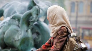 sightseer-371747_1920 المرأة القائدة في ميزان الإسلام