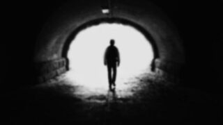 tunnel-698518 وهم الحياة والموت… وما بعدهما