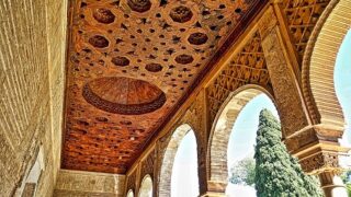 alhambra-ceilling سؤال التأثير الحضاري وثلاثة معابر