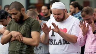 almania هل يدعو الاسلام إلى الانعزال عن غير المسلمين؟