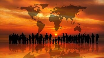 صورة توضح مجموعة من الأشخاص يقفون على شاطئ تحت سماء غروب الشمس، مع خريطة العالم مرسومة في الخلفية. تعكس الألوان الدافئة للغروب مشاعر الأمل والترابط بين الشعوب.