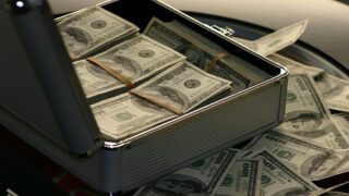money-1428590_1280 أسباب تراجع التمويل بالمشاركة في البنوك الإسلامية