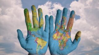globalhands هل يمكننا البقاء على قيد الحياة بدون العولمة؟