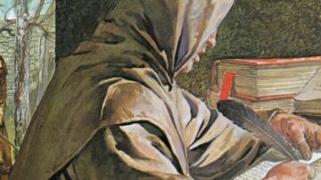 رجل يرتدي عباءة تقليدية يجلس عند طاولة، يكتب باستخدام قلم ريش على ورقة. خلفه كتب موضوعة بشكل مرتب. الإضاءة خافتة، مما يضيف جوًا تاريخيًا.