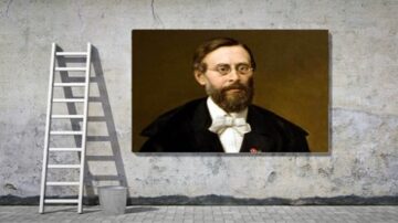 صورة لرجل ذو لحية وشعر بني، يرتدي بدلة رسمية مع ربطة عنق بيضاء، معلق على حائط رمادي. يظهر بجانب اللوحة سلم خشبي ودلو.