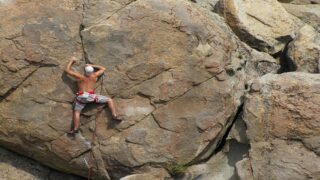 rock-climbing-403478_1920 عنف الظروف