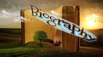 صورة تعبر عن مفهوم السيرة الذاتية، تظهر كتاباً مفتوحاً في مشهد طبيعي مع شمس تغرب في الأفق. الكتاب يبرز كلمة "سيرة" بطريقة فنية، مع طيور تحلق في السماء وشجرة على جانب الطريق. تعكس الصورة فكرة استكشاف القصص الحياتية.