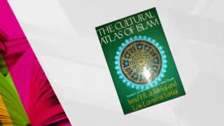 غلاف كتاب "الأطلس الثقافي للإسلام" أخضر مع تصميم دائري معقد.