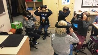 تعليم مختلف باستخدم تقنية الواقع الافتراضي  (VR)