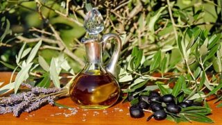 olive-oil-1596417_640 شجرة الزيتون مباركة وزيتها…إعجاز إلهي ودرس للملحدين
