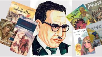 صورة توضح رسماً توضيحياً لشخصية أدبية معروفة، محاطاً بمجموعة من الكتب العربية التي تحمل عناوين متنوعة في الأدب والتاريخ والثقافة. الرسم يعكس تفاصيل وجه الشخصية مع لمسة فنية، بينما تعكس الكتب التراث الأدبي العربي.