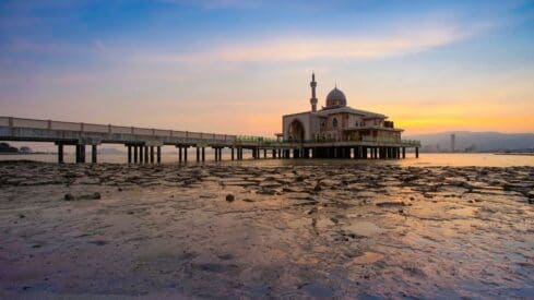 مسجد على شاطىء بيننغ ماليزيا