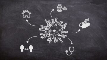 رسم توضيحي على لوحة سوداء يظهر فيروس مع رموز تشير إلى الصحة، مثل الدواء، والبيت، وأشخاص يتفاعلون، ورمز طبّي. يبرز أهمية الوقاية والرعاية الصحية في مكافحة الأمراض.