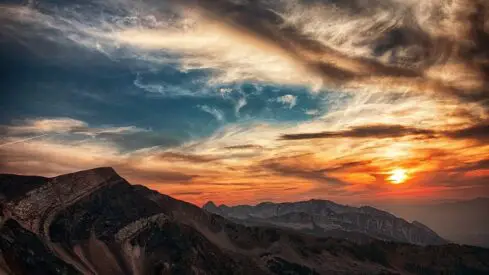 مخالفة آدم عليه السلام أمر الله وتوبته بعد.. أسرار وحكم للإنسانية