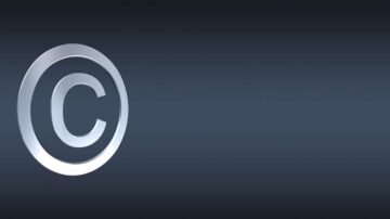 رمز حقوق النشر بتصميم ثلاثي الأبعاد باللون الفضي على خلفية داكنة.