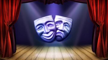 شخصيتان دراميتان، واحدة مبتسمة والأخرى حزينة، تتوسطان خشبة المسرح مع ستائر حمراء، في إضاءة خافتة، تعكس فن المسرح وعالم الترفيه.