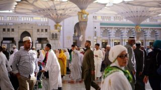 ساحات المسجد النبوي وخروج المسلمين من الصلاة