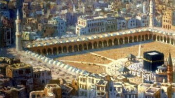 صورة جوية للحرم المكي، تظهر الكعبة المشرفة محاطة بالزوار. العمارة التاريخية حول الساحة مع المآذن، تعكس العمارة الإسلامية التقليدية. الأجواء تعكس روحانية المكان، مما يجعله وجهة مهمة للحج في الإسلام.