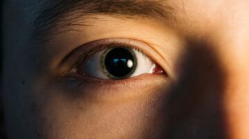 هل يمكن للعين أن تخون صاحبها ؟