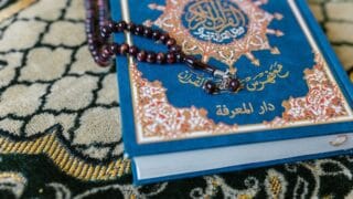 القرآن والمسبحة