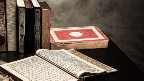 وقف من القرآن والكتب
