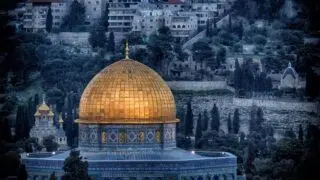 فلسطين تتدثر بثوب القرآن