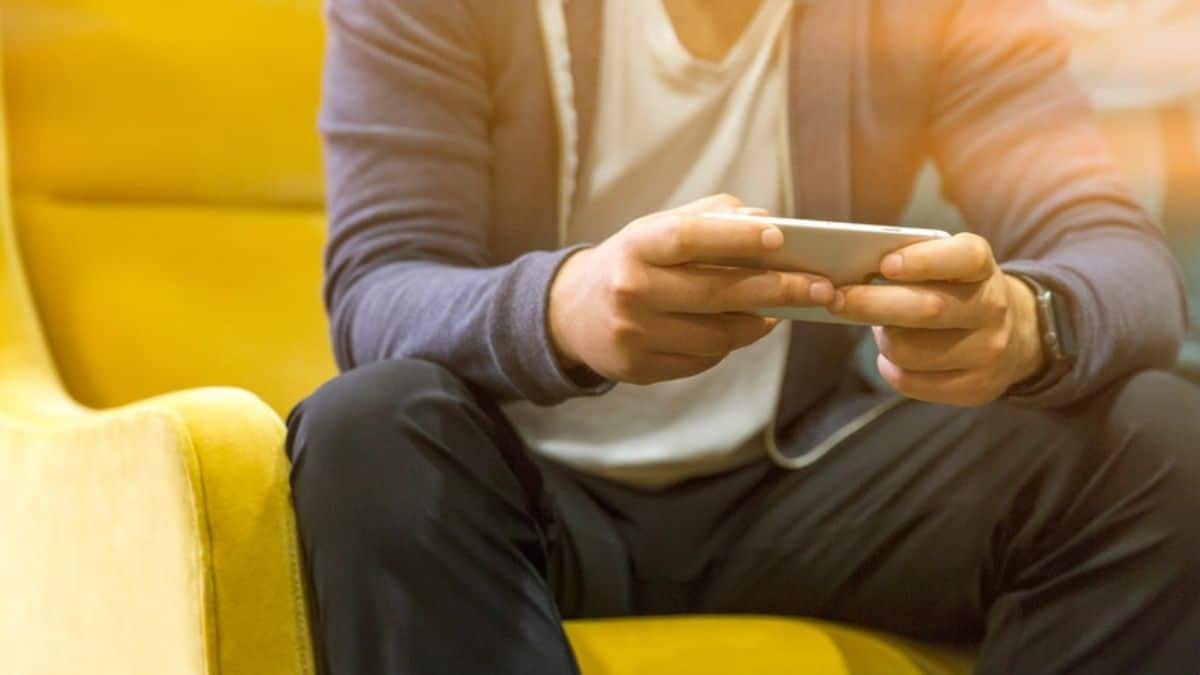 ضبط شاب انتحل صفة فتاة لابتزاز المواطنين بالفيوم
