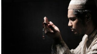 _Muslim Man Praying