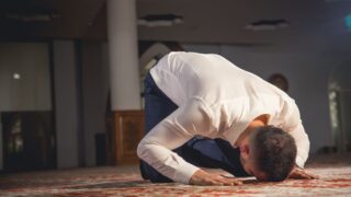 المسلم في الصلاة