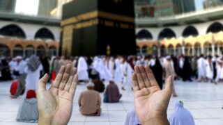 Muslim praying hajj