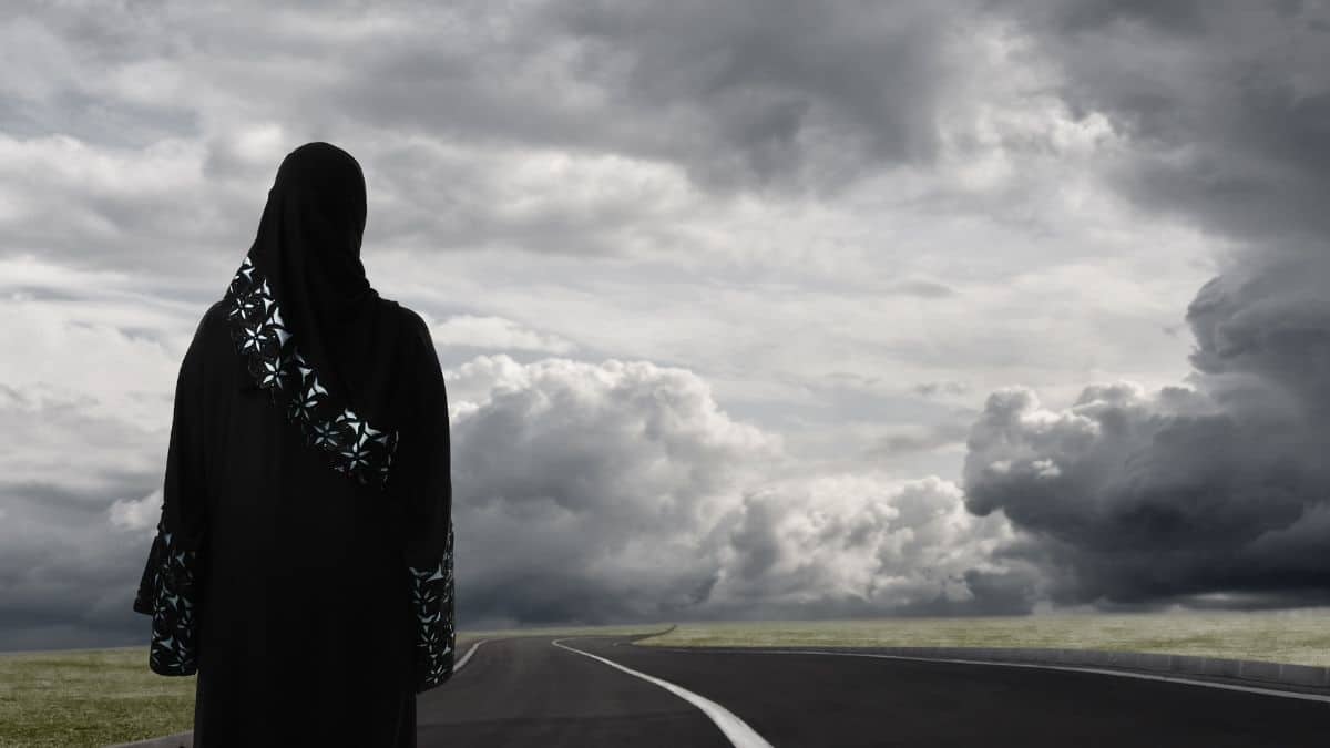 حكم سفر المرأة لمنحة علمية بدون محرم