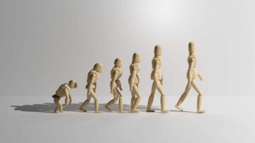 صورة تظهر مراحل تطور بشري، حيث تتكون من دمى خشبية تمثل خطوات مختلفة من الانحناء إلى المشي. تُظهر الدمى تقدمًا واضحًا في الحركة، وتسلط الضوء على فكرة التطور.