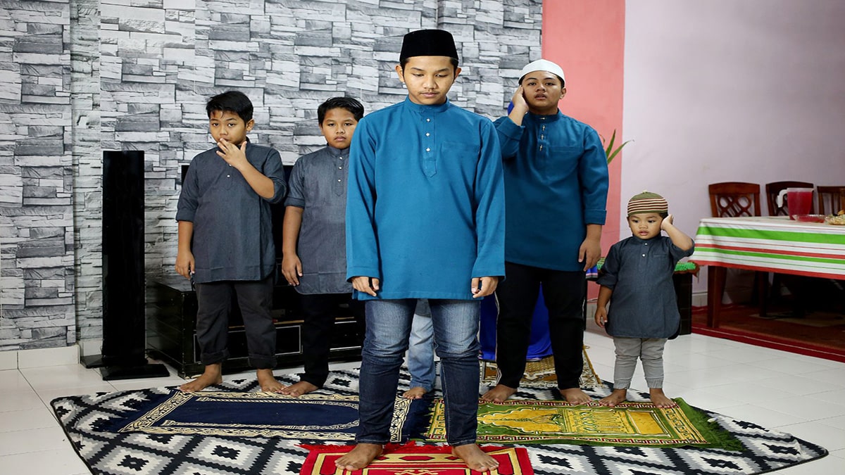 هيئة اليدين في الصلاة