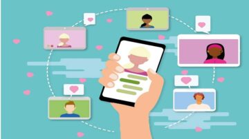 صورة توضح هاتفًا ذكيًا يُمسك بيد، يعرض ملفًا شخصيًا مع صور لعدة أشخاص حول الهاتف. تظهر فقاعات حوار ومؤشرات إعجاب، مما يوحي بتفاعل اجتماعي عبر تطبيقات التواصل. التصميم ملون على خلفية زرقاء ويعكس مفهوم الاتصال والمشاركة في الشبكات الاجتماعية.