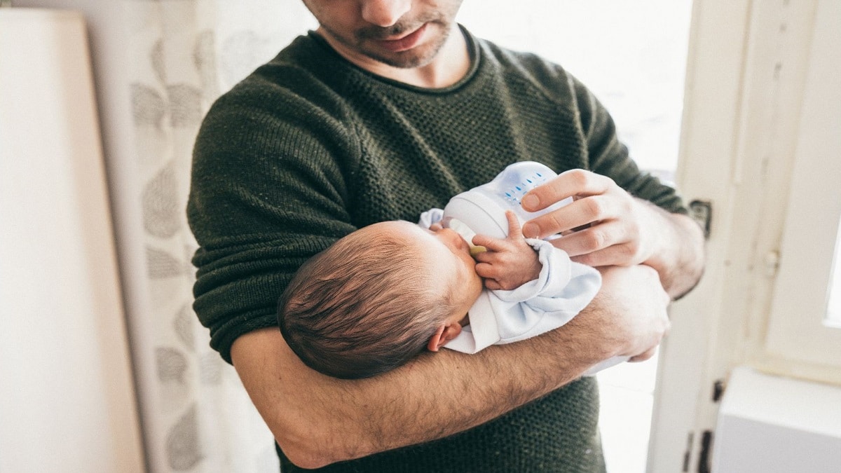 بعيدا عن جنة الأمومة .. ماذا عن الأبوة؟