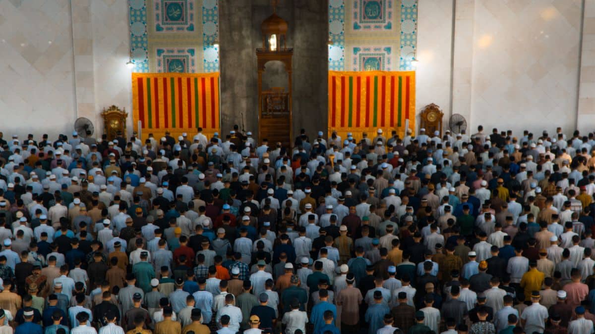 ثلاث مسائل فقهية في حكم صلاة العيد ثلاث مسائل فقهية في حكم صلاة العيد