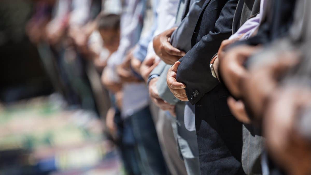 5 خطوات لـ تسوية الصفوف في الصلاة