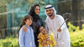صورة مقال اليوم العالمي للوالدين 2025 تحت شعار تزويد الوالدين