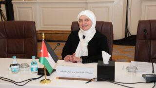 صورة مقال حوار مع الدكتورة خولة النوباني أول امرأة تعين في مجمع الفقه الإسلامي الدولي