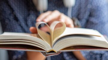 العلاقة الحميمية مع الكتب