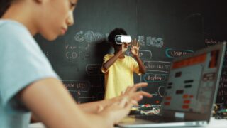 صناعة الذكاء الاصطناعي تستهدف الطلاب