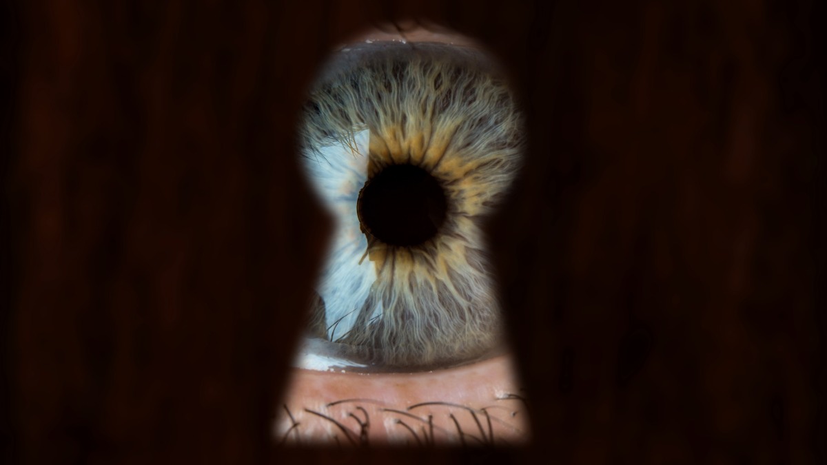هل تجرحنا العيون حقًا؟ – إسلام أون لاين