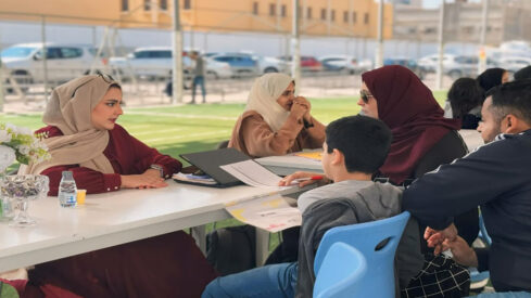 علاقات صحية بين المعلم وولي الأمر: نصائح أساسية للنجاح