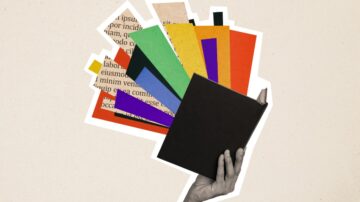 يد تحمل كتابًا أسود محاطًا بأوراق ملونة ومتنوعه. الأوراق تشمل ألوانًا مثل الأخضر والأزرق والأصفر والبرتقالي، مما يخلق تباينًا بصريًا جذابًا. التصميم يعكس موضوع القراءة والإبداع في الأدب.