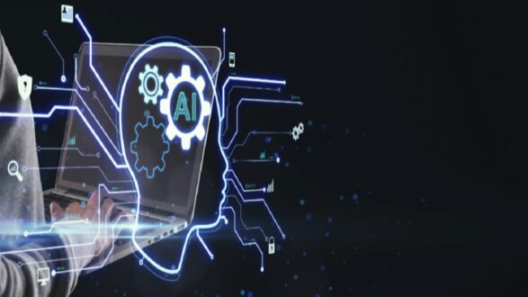 صورة توضح يد شخص تستخدم جهاز كمبيوتر محمول، مع رسومات توضيحية تمثل الذكاء الاصطناعي والتكنولوجيا. يظهر رأس مدمج مع تروس ورموز رقمية، مما يعكس فكرة الابتكار والتفاعل بين الإنسان والآلة.