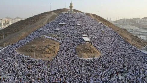 يوم عرفة .. فضله ومكانته وما يستحب فيه