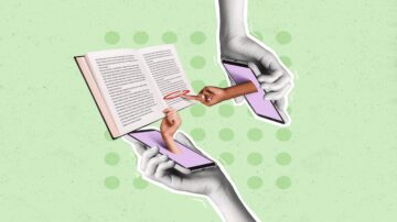 أيد تحمل كتابًا وأخرى تخرج من هواتف ذكية، تشير إلى تفاعل بين القراءة الرقمية والتقليدية. خلفية خضراء مع نقاط، تعكس دمج التكنولوجيا مع التعليم.
